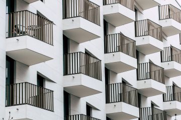 Powody, dla których warto zabudować balkon w bloku